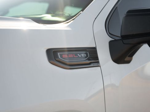 Used 2023 GMC Sierra 1500 AT4X image 3