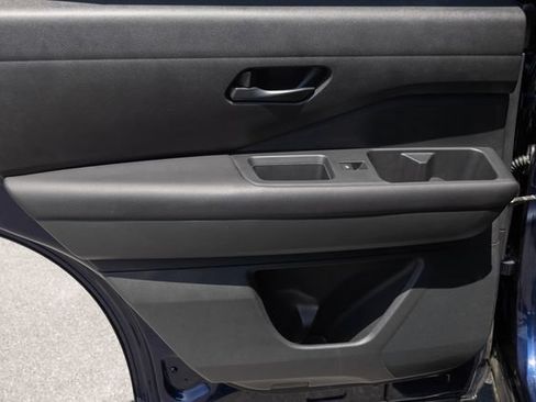 Used 2025 Nissan Pathfinder SV AWD/4WD image 16