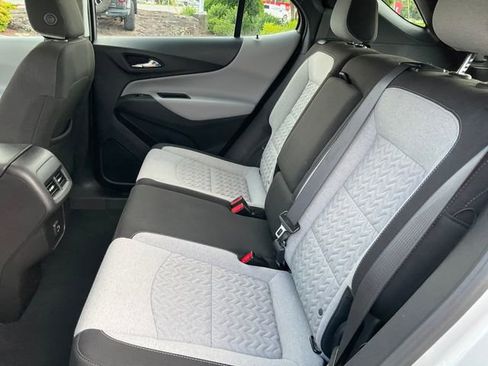 Used 2022 Chevrolet Equinox LS FWD image 15