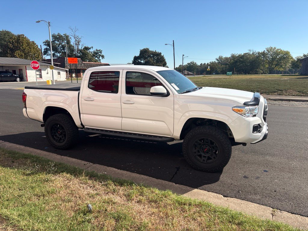 Used 2021 Toyota Tacoma SR AWD/4WD image 9