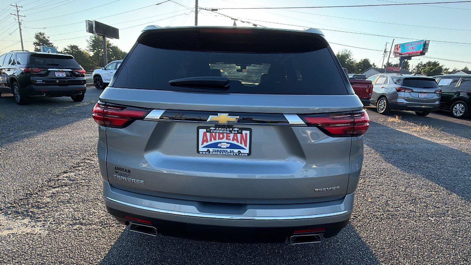 Used 2023 Chevrolet Traverse Premier FWD image 9
