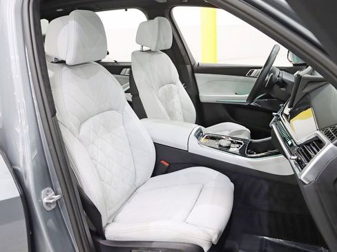 Used 2025 BMW X5 M60i image 32