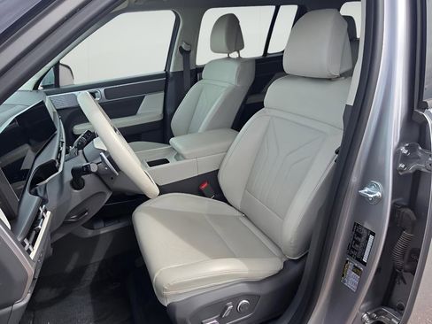 Used 2025 Hyundai Santa Fe SEL FWD image 29
