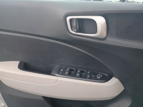 Used 2025 Hyundai Venue SEL FWD image 24