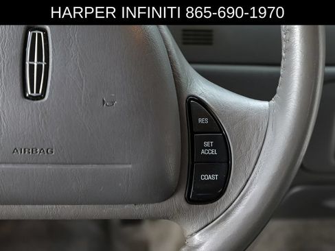 Used 2000 Lincoln Town Car Executive RWD image 23