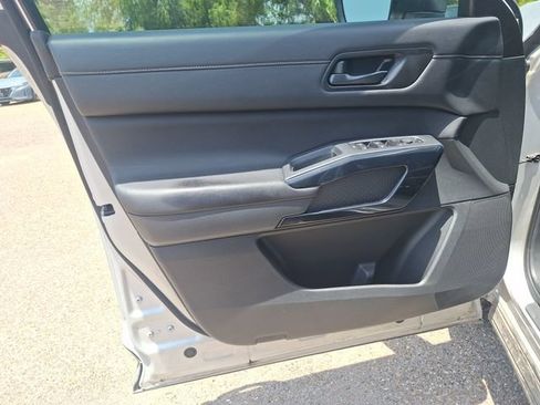 Certified 2025 Nissan Pathfinder SV FWD image 11