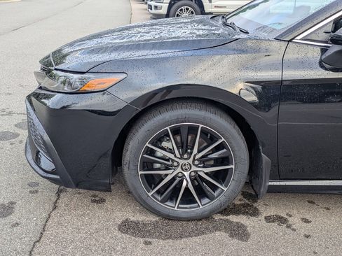 Used 2024 Toyota Camry SE FWD image 11