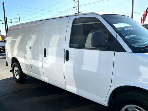 Used 2017 GMC Savana 2500 Extended image 22