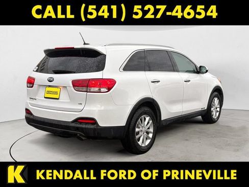 Used 2017 Kia Sorento AWD image 5
