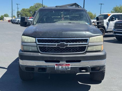 Used 2005 Chevrolet Silverado 2500 LT w/ Heavy-Duty Power Package AWD/4WD image 2