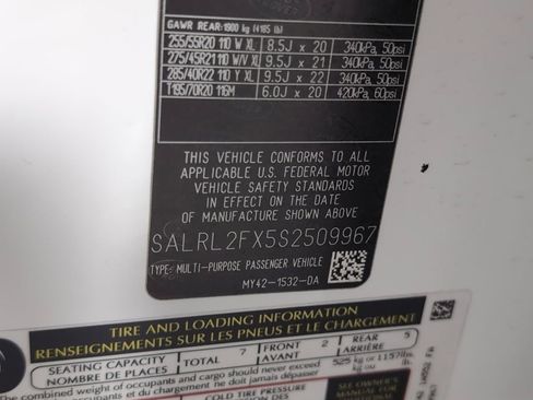 Certified 2025 Land Rover Discovery Dynamic SE image 26
