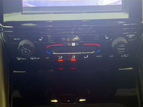 Used 2023 Jeep Grand Cherokee L Laredo AWD/4WD image 23