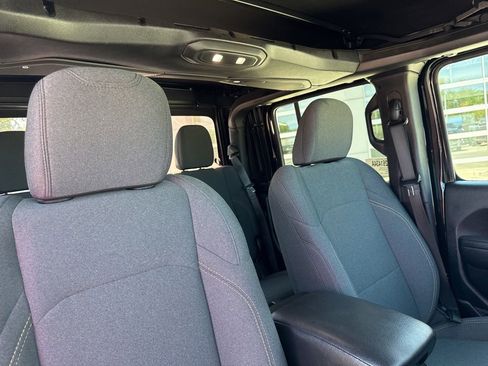 Used 2024 Jeep Gladiator Sport AWD/4WD image 46