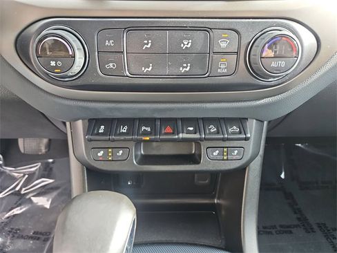 Used 2022 Chevrolet Colorado Z71 w/ Safety Package image 16