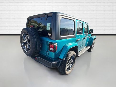 Used 2024 Jeep Wrangler Unlimited w/ Convenience Group AWD/4WD image 9