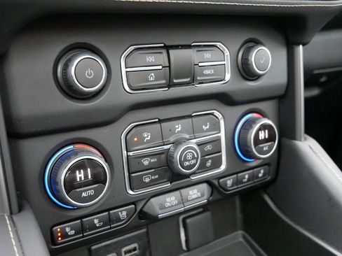 Used 2023 Chevrolet Tahoe Premier w/ Advanced Technology Package image 19