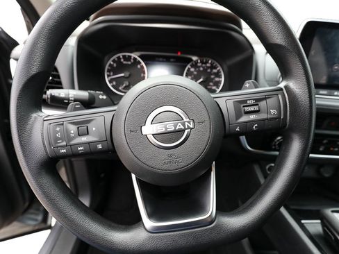 Used 2023 Nissan Rogue S image 17