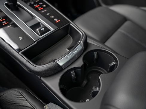 Certified 2026 Porsche Macan AWD/4WD image 15