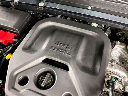 Used 2025 Jeep Wrangler Sport image 39