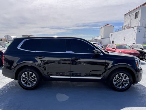 Certified 2025 Kia Telluride LX image 9