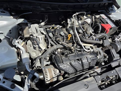 Used 2024 Nissan Altima 2.5 SR FWD image 17