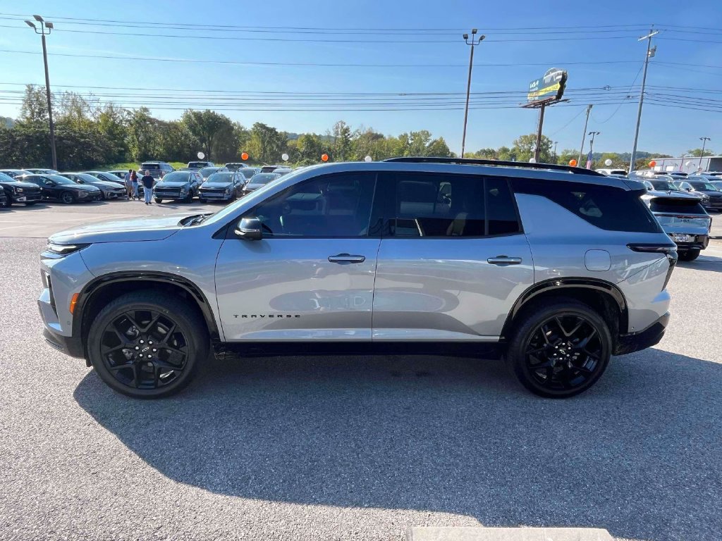 Used 2024 Chevrolet Traverse RS FWD image 33