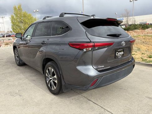 Used 2023 Toyota Highlander XLE AWD/4WD image 6