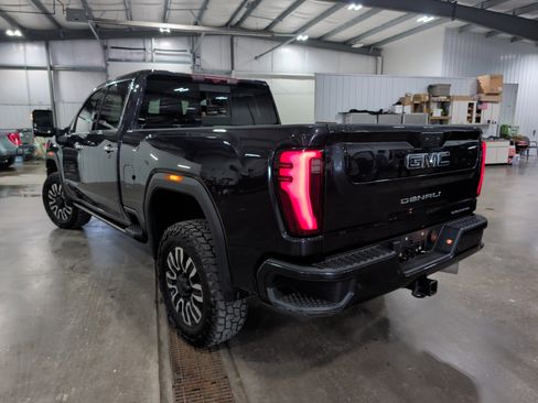 Used 2024 GMC Sierra 2500 Denali Ultimate AWD/4WD image 4