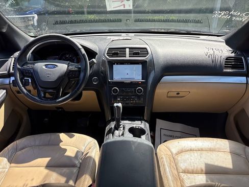 Used 2017 Ford Explorer XLT w/ Equipment Group 202A image 7