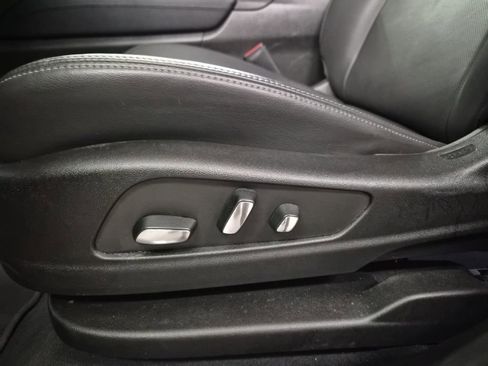 Certified 2025 Cadillac XT6 Premium Luxury image 14