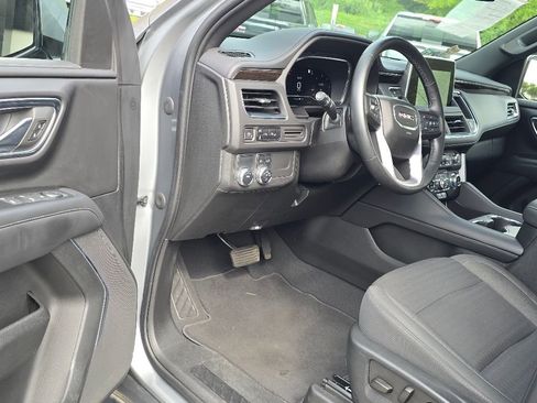 Used 2023 GMC Yukon XL SLE image 4