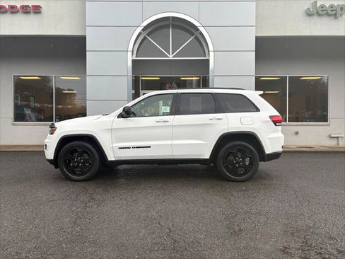 Certified 2018 Jeep Grand Cherokee Laredo AWD/4WD image 2
