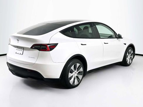 Used 2021 Tesla Model Y Long Range image 9