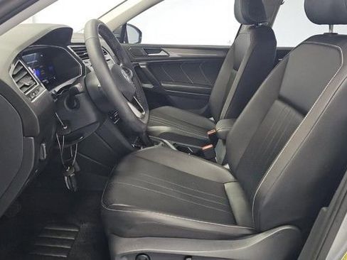 Used 2024 Volkswagen Tiguan SE FWD image 6