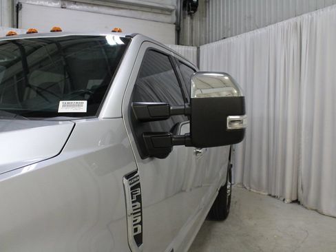 Used 2017 Ford F250 Platinum w/ Platinum Ultimate Package AWD/4WD image 35