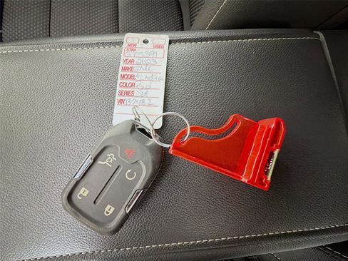 Used 2023 GMC Acadia SLE w/ Driver Convenience Package image 34