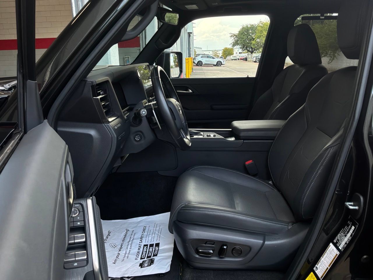 Used 2024 Lexus GX 550 w/ Accessory Package (2T) AWD/4WD image 11