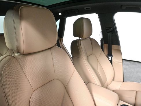 Certified 2026 Porsche Macan image 24