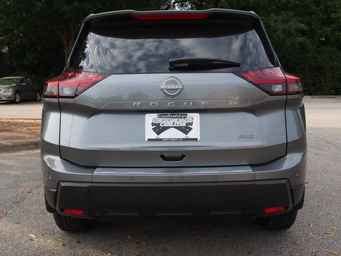 Used 2026 Nissan Rogue SV AWD/4WD image 6