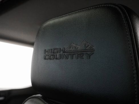 Used 2022 Chevrolet Silverado 1500 High Country w/ Technology Package image 13