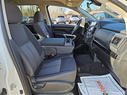 Used 2023 Nissan Titan SV image 15