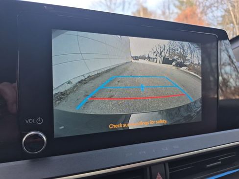 Used 2024 Toyota Prius XLE image 27