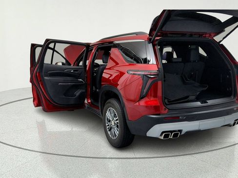 Used 2024 Chevrolet Traverse LT w/ LPO, Floor Liner Package FWD image 11