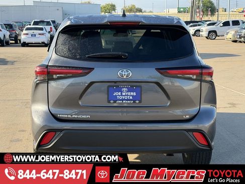 Used 2025 Toyota Highlander LE image 8