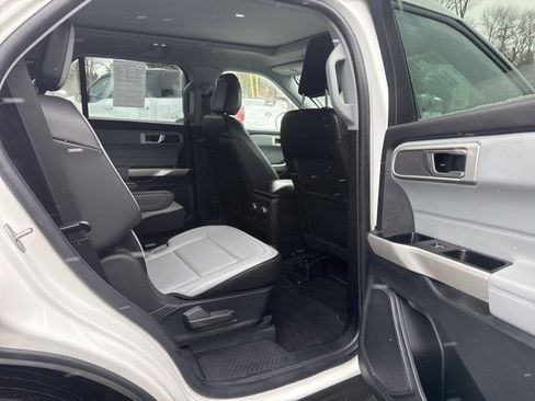 Used 2021 Ford Explorer XLT w/ Equipment Group 202A image 19