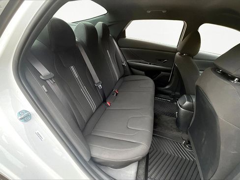 Certified 2025 Hyundai Elantra Sport image 27