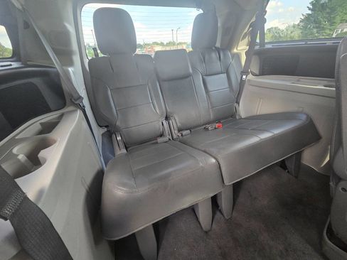 Used 2011 Volkswagen Routan SEL image 31