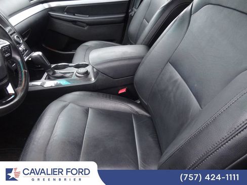 Used 2016 Ford Explorer XLT w/ Equipment Group 202A AWD/4WD image 4