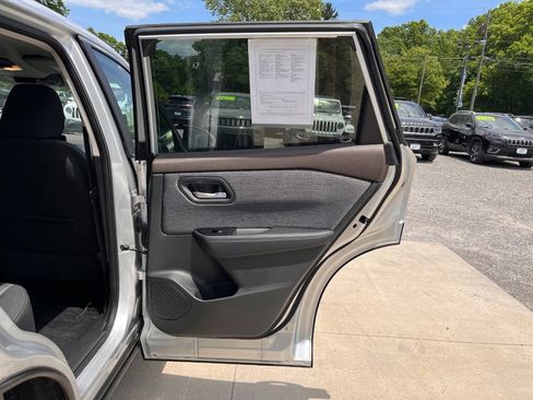 Used 2023 Nissan Rogue SV AWD/4WD image 13