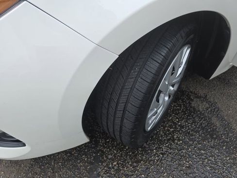 Used 2018 Toyota Corolla LE FWD image 31